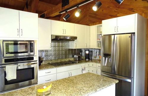 Wrentham House | Beautiful Modern 4 BD Cabin 4km from Gillette
