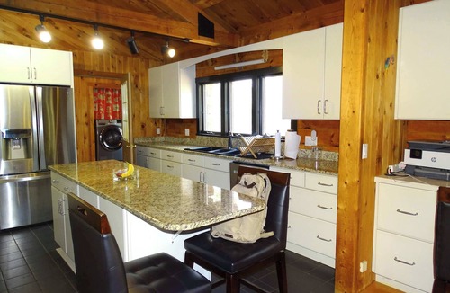 Wrentham House | Beautiful Modern 4 BD Cabin 4km from Gillette