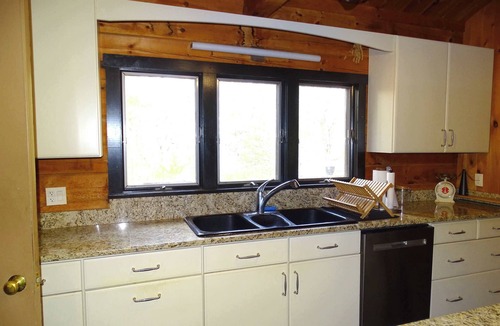 Wrentham House | Beautiful Modern 4 BD Cabin 4km from Gillette