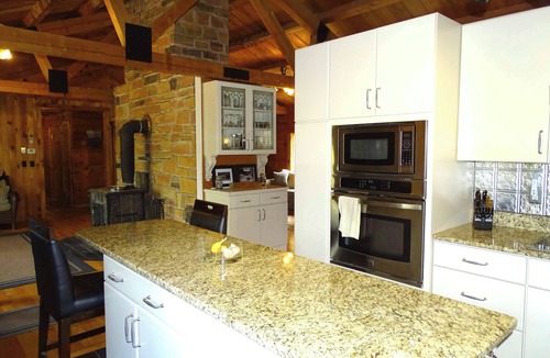 Wrentham House | Beautiful Modern 4 BD Cabin 4km from Gillette
