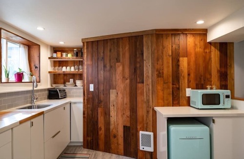 Woodlawn Apartment | Beautiful Modern Apt in historic Victorian