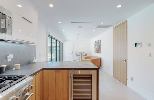 Lake Balboa House | Beautiful Modern Compound
