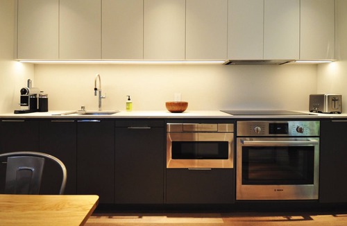 Almonte Apartment | Beautiful modern design with garden views