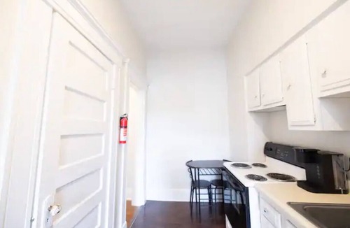 New Pathways Apartment | Beautiful Modern Downtown Apartment