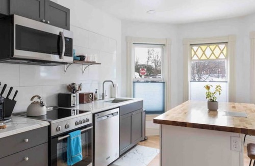 Old North End Apartment | Beautiful+Modern Flat: downtown, parking, laundry