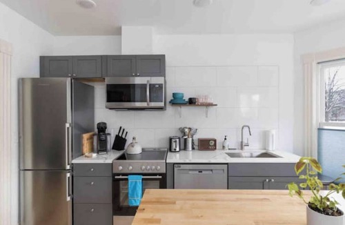 Old North End Apartment | Beautiful+Modern Flat: downtown, parking, laundry