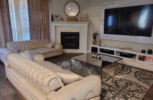 Midlothian House | Beautiful Modern & Luxury Three Bedroom House