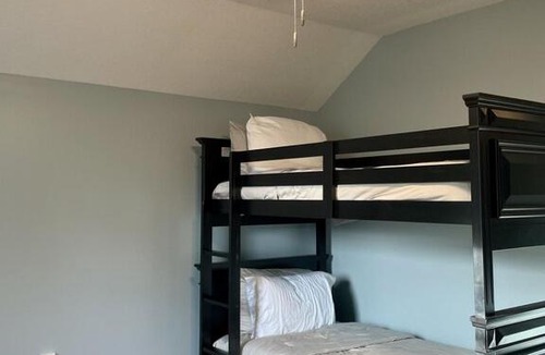 Fairview House | Beautiful Modern Mountain Home! Great location! Sleeps 10