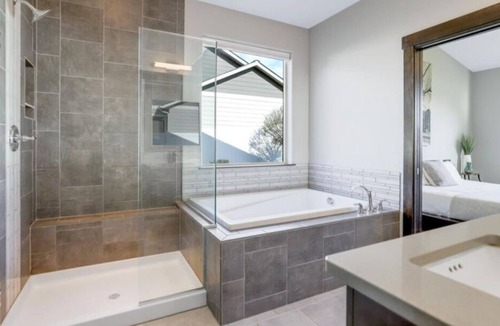 Mica House | Beautiful, modern, retreat