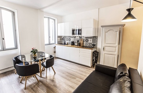 La Joliette Apartment | Beautiful modern renovation in the heart of Panier
