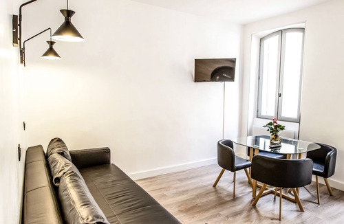 La Joliette Apartment | Beautiful modern renovation in the heart of Panier
