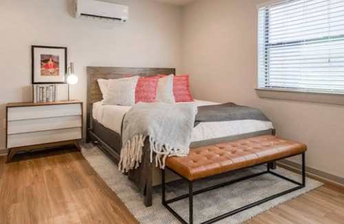 Knox - Henderson Apartment | Beautiful Modern Studio in Lower Greenville | WIFI