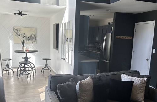 Romeoville House | Beautiful modern townhouse awaiting your stay!