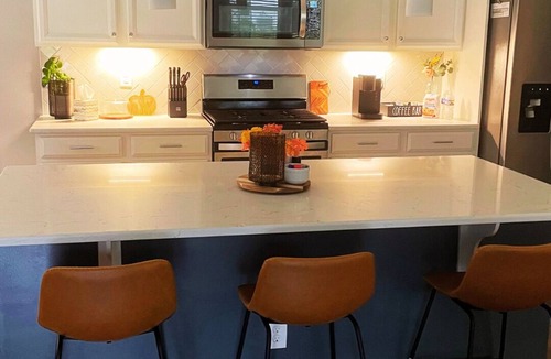 Fuquay-Varina House | Beautiful, modern Fuquay home with a gourmet kitchen! Right near the new Target!