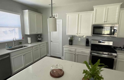Fuquay-Varina House | Beautiful, modern Fuquay home with a gourmet kitchen! Right near the new Target!