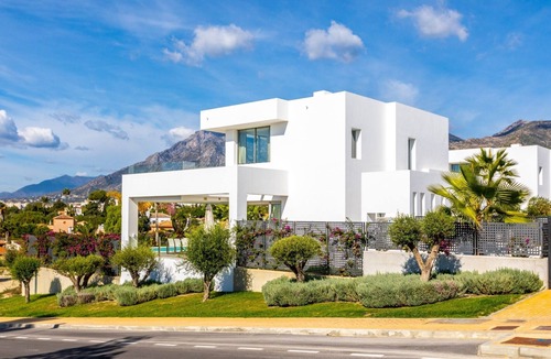 Marbella Villa | Beautiful modern Villa with Amazing views , close to the beach