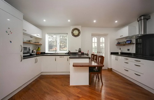 Solihull House | Beautiful Modren KingSize Bed Room