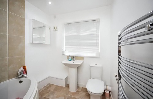 Solihull House | Beautiful Modren KingSize Bed Room