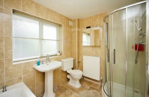 Solihull House | Beautiful Modren KingSize Bed Room