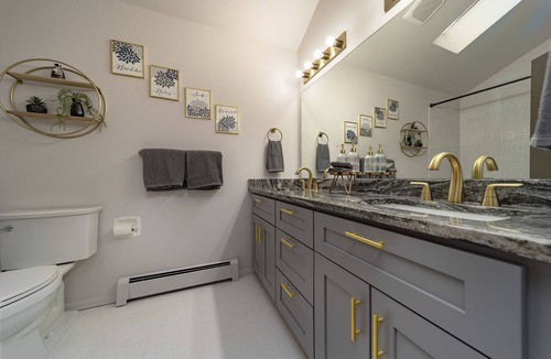 Grand Junction House | Beautiful Monument Getaway - next to golf course!