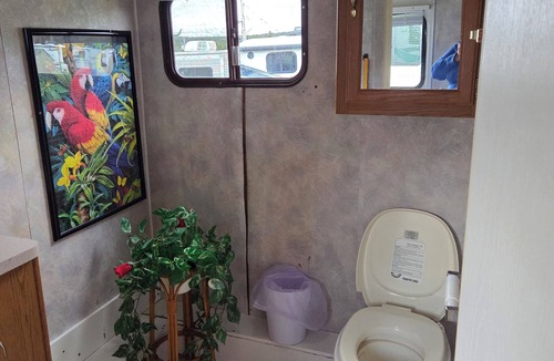 Greenwood House | Beautiful motorhome, great for someone with kids or just a casual stay.