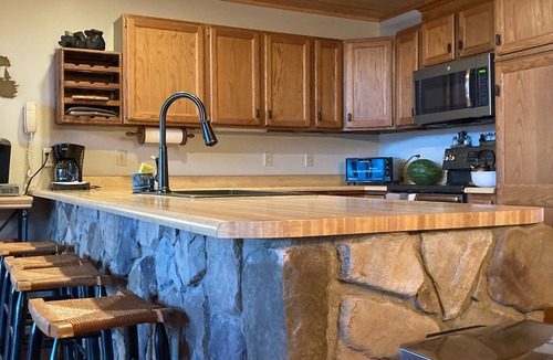Burnsville House | Beautiful Mount Mitchell Home - Stunning views, decks & hot tub & endless hikes