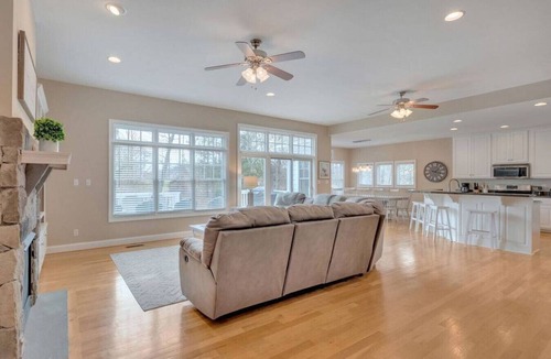 Nellysford Apartment | Beautiful Mountain Getaway 5Bd, Wineries, Breweries, Golk, Hiking, New Arcade!