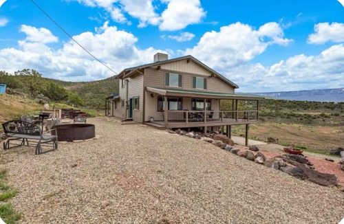 Mesa House | Beautiful Mountain Getaway with Stunning Views and minutes from ski resort