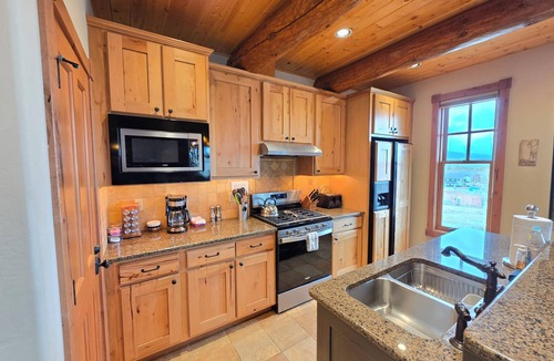 Fraser Cabin | Beautiful Mountain Home-Great Views-Hot Tub-Free Resort Shuttle-Toddler Friendly
