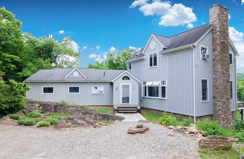 Town of Dover House | Beautiful mountaintop getaway for peace and quiet