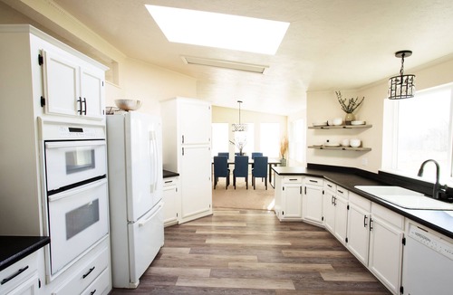 Woods Creek House | Beautiful Mountain View home in private setting