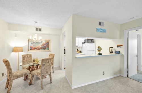 Golden Gate Condo | Beautiful Naples Condo 2/2, 55+ community!