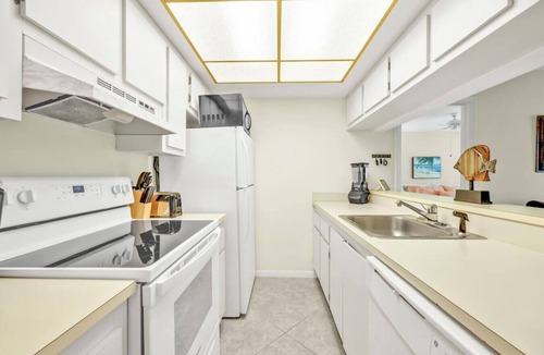 Golden Gate Condo | Beautiful Naples Condo 2/2, 55+ community!