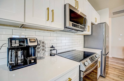 Cottonwood Shores House | Beautiful neighboring homes with full kitchens, washer/dryers, & a firepit