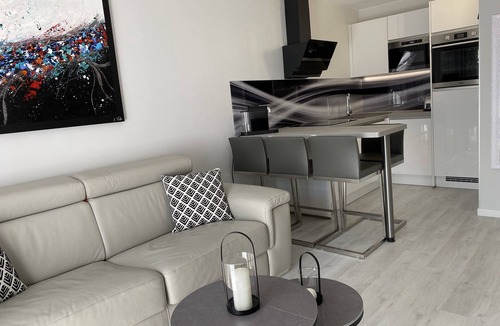 Cabourg Apartment | Beautiful new bright apartment facing south 100 m from the beach direct access