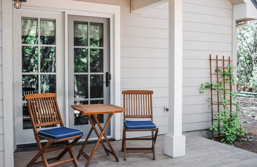 Nevada City Cottage | Beautiful new cottage, nestled in the woods, just 2 miles from downtown