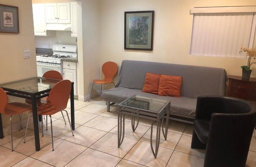 Burbank House | Beautiful New Home in Burbank 1bd