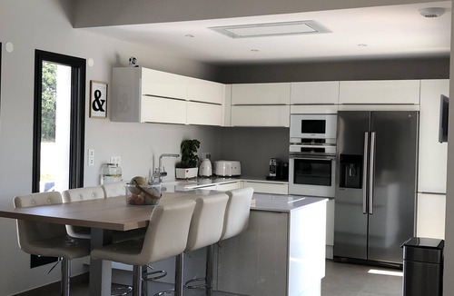 Saussan House | Beautiful new house with pool