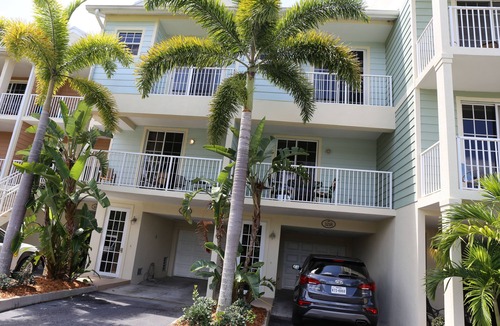 Ruskin House | Beautiful New Luxury Townhome with Private Beach and Swimming Pools