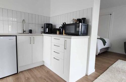 Onerahi Apartment | Beautiful New Onerahi Studio