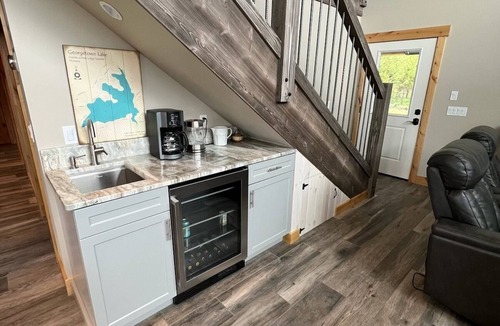 Georgetown Cabin | Beautiful New Waterfront Cabin with Sauna!