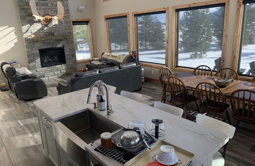 Georgetown Cabin | Beautiful New Waterfront Cabin with Sauna!