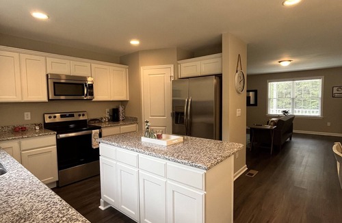 Jamestown House | Beautiful, Newer Jamestown 3 Bedroom House
