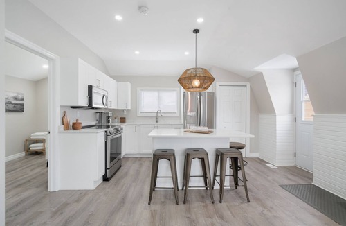 Port Colborne House | Beautiful newly renovated home w/canal view