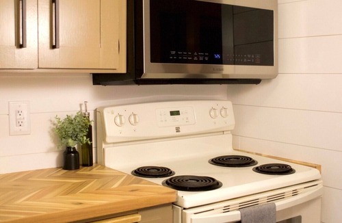 Milwaukie House | Beautiful Newly Remodeled Duplex