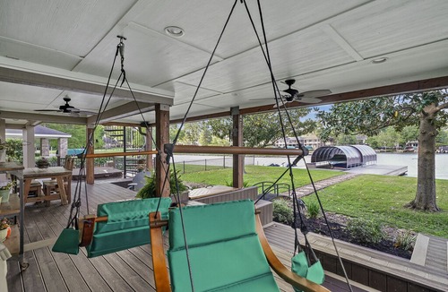 Walden on Lake Conroe House | BEAUTIFUL NEWLY REMODEL WATERFRONT HOME on Lake Conroe