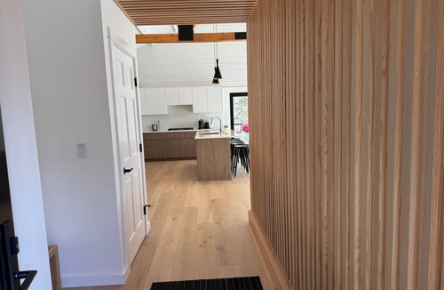 New Paltz House | Beautiful Newly-Renovated 4BR in New Paltz 36 Acres of Privacy and a Hot Tub