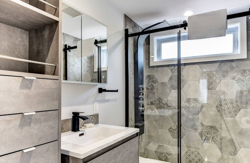Saint-Justin Apartment | Beautiful Newly Renovated 2 Bedroom - Anjou