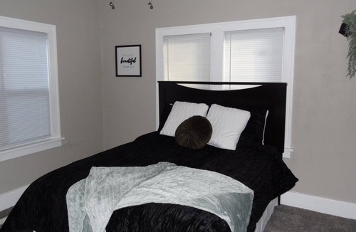 Enid House | Beautiful newly renovated black and white house!