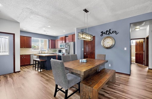 North Valley House | Beautiful North Valley home, garage, yard, BBQ
